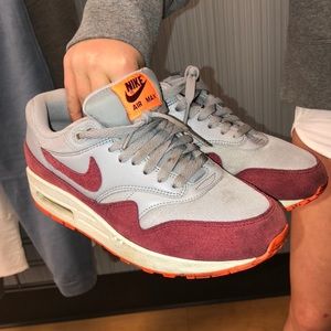 nike air maxes size 7.5 barely worn